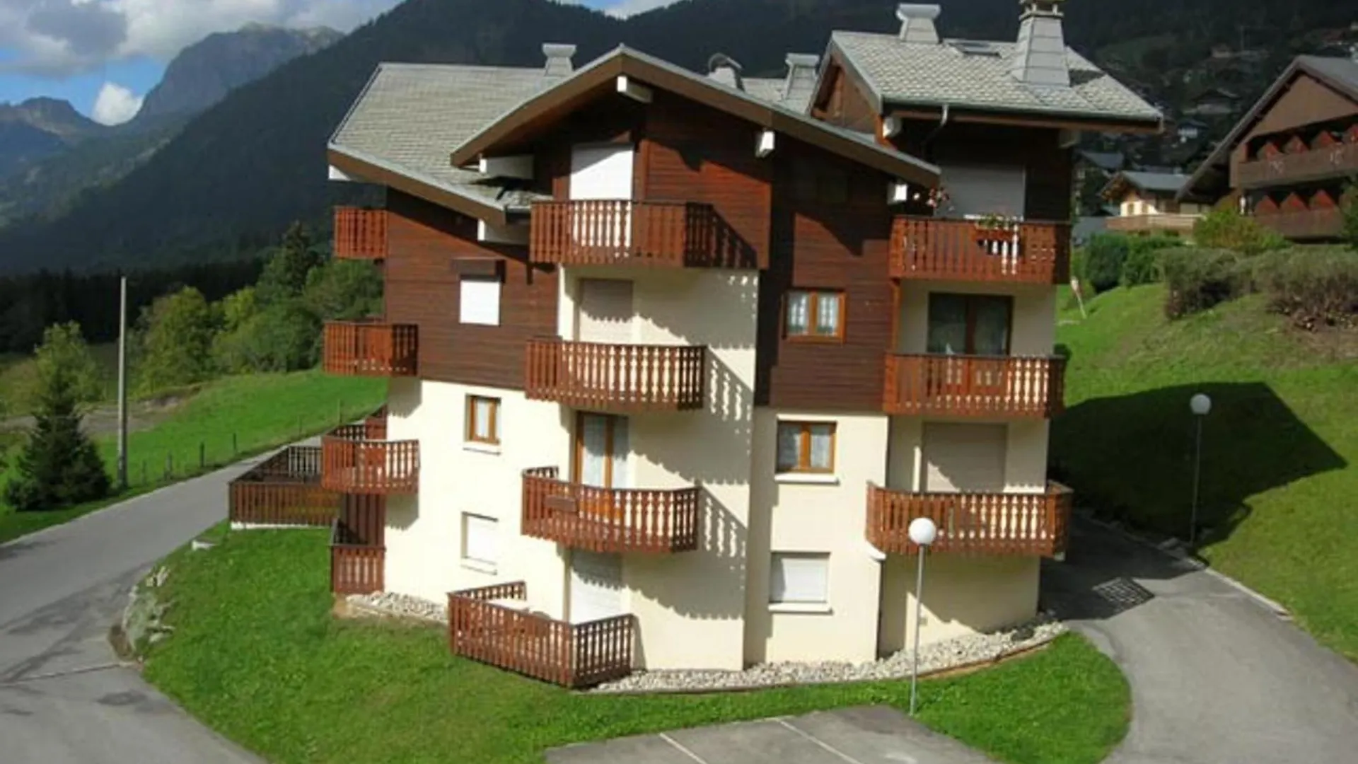 Charmant Studio Avec Balcon, Parking, Et Equipements Cuisine Pour 4 Personnes A Chatel - Fr-1-198-152 0*,  France